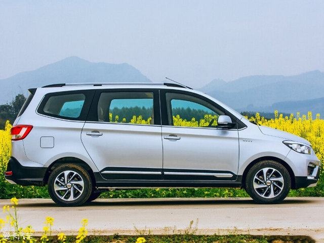 五菱宏光S2017新款，家庭温馨之旅的起点车