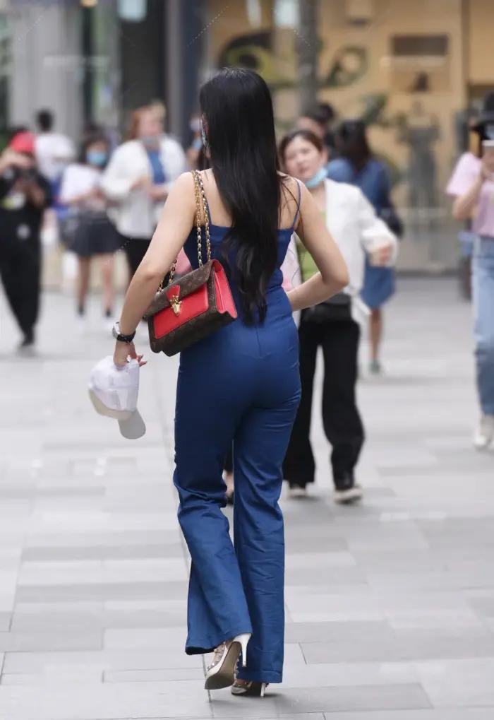最新街拍潮流镜像与时代印记