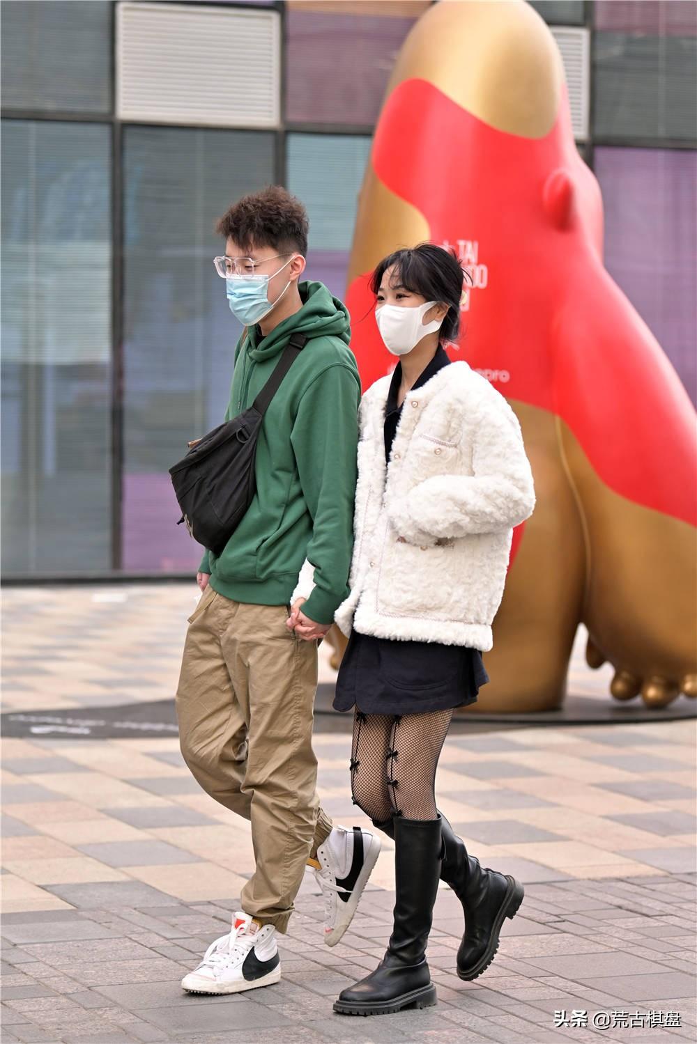 最新丝袜，自然美景探索之旅的时尚轻松装备