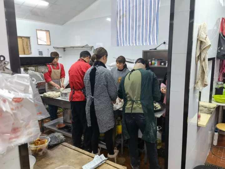 探索小巷隐藏宝藏，最新休假规定下的独特小店之旅