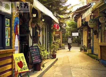 酷鱼新版本，小巷中的隐藏宝藏探索之旅